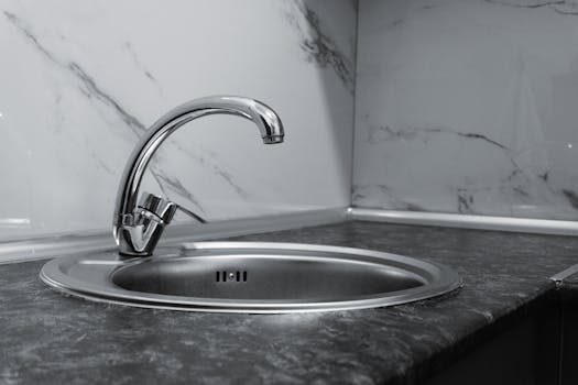 Minimalist kitchen tap